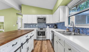 58 Lake Hill Dr, Alexander City, AL 35010