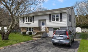 112 Center Ave, Middletown, RI 02842