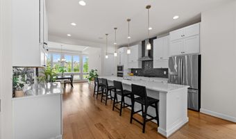 20305 SAVIN HILL Dr, Ashburn, VA 20147