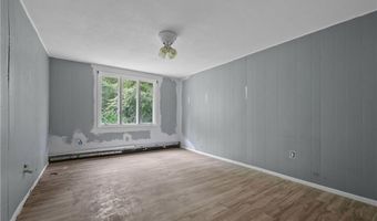 403 Commonwealth Ave, Warwick, RI 02886