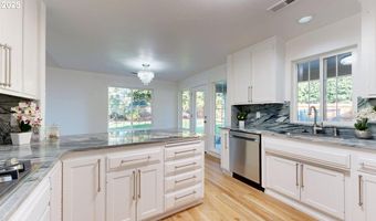 970 HASSETT St, Brookings, OR 97415