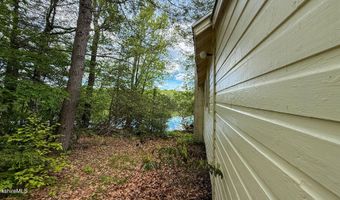 18 Osceola Dr, Becket, MA 01223