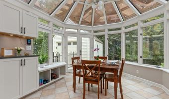 280 RIVER Dr, Appleton, WI 54915