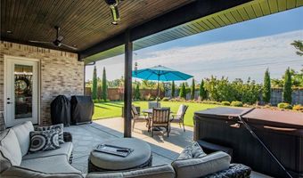 8704 W Flycatcher Pl, Bentonville, AR 72713