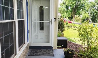 316 Lakeside Dr, Ballwin, MO 63021