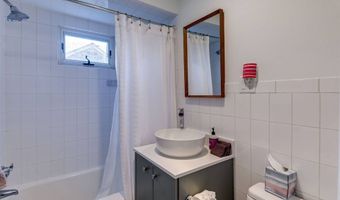 17 Beach Ave, Amagansett, NY 11930