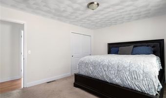 15 Birch Rd, Cumberland, RI 02864