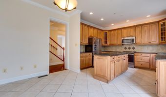 2026 N CULPEPER St, Arlington, VA 22207