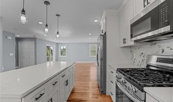 135 Old Mill Blvd, Warwick, RI 02889