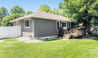 208 W Chapelwood Dr, Brandon, SD 57005