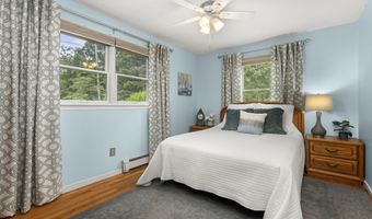 17 Valley Stream Dr, Danbury, CT 06811