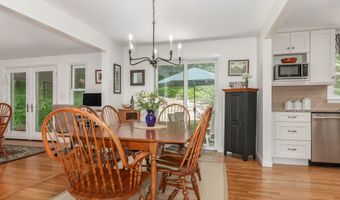 31 Wildwood Dr, Branford, CT 06405