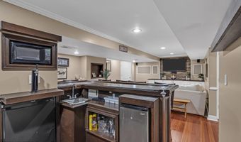6 Surle Ct, Bayville, NJ 08721