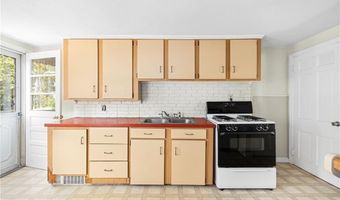 15 Preston Dr, North Kingstown, RI 02852