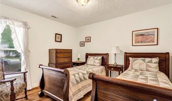 104 Five Oaks Ln, Ashland, VA 23005