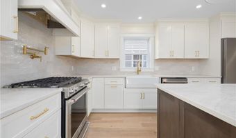 40 Atlantic St, Newport, RI 02840