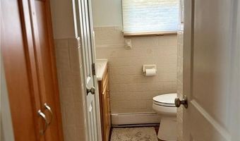 15 Deangelis Dr, Narragansett, RI 02882