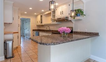 122 Sylvan Dr, East Greenwich, RI 02818