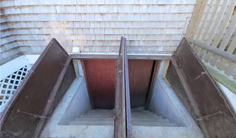 73 Old Fort Rd, Newport, RI 02840