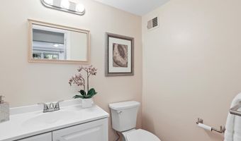 3808 WINTERSET Dr, Annandale, VA 22003