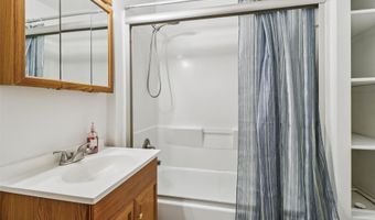 418 N 15th St, Adel, IA 50003