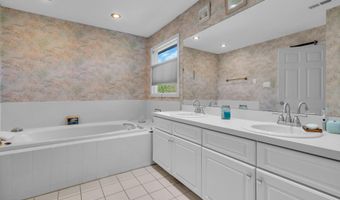 42 Crest Dr, Basking Ridge, NJ 07920