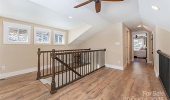 15 Eaglebear Dr, Asheville, NC 28806