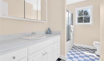 75 Wood St, Bristol, RI 02809