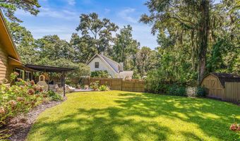 22 Chesterfield Lake Dr, Beaufort, SC 29906