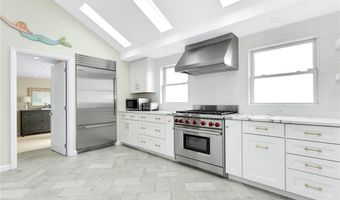 10 Calef Ave, Narragansett, RI 02882