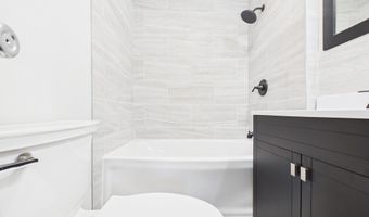 10 W 41st St, Anderson, IN 46013