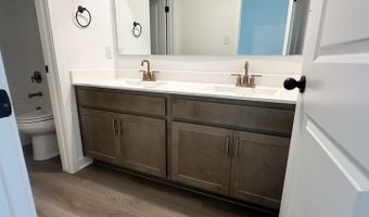 182 Peeps Ct, Adkins, TX 78101