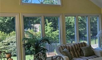 1 Brookdale Dr, Hopkinton, RI 02804