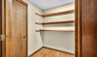 24 Iron Gate Ln, Cromwell, CT 06416