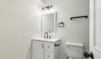 7403 HOUNDSBURY Ct, Alexandria, VA 22315