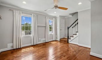 5812 N KINGS Hwy, Alexandria, VA 22303