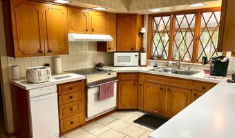 1203 Oak Ave, Aurora, MO 65605