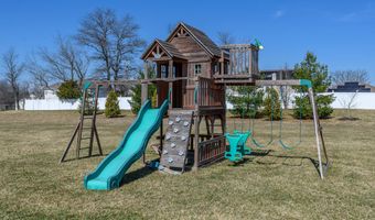 41 Gina Dr, Allentown, NJ 08501