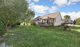 149 Country Club Ct, Anamosa, IA 52205