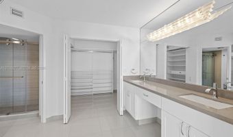 19195 NE 36th Ct 2705, Aventura, FL 33180