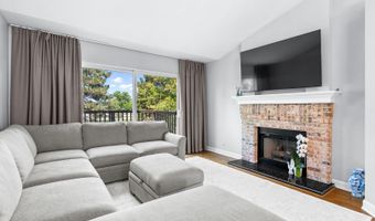 2736 S Embers Ln 2736, Arlington Heights, IL 60005
