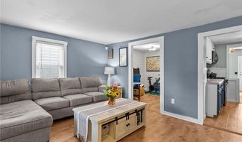 40 Glen St, East Providence, RI 02915
