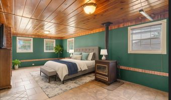 421 W College St, Aurora, MO 65605