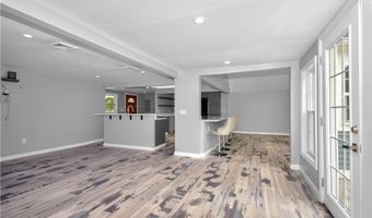 6 Sweeney Ln, Bristol, RI 02809