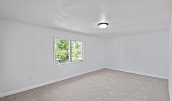 1074 6TH St, Green Bay, WI 54304