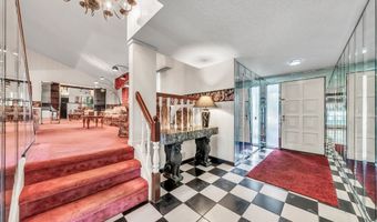 8 Countryside Ct, Amherst, NY 14221