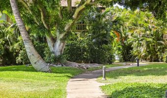 15 KULANIHAKOI St 12E, Kihei, HI 96753