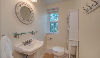 18 Plum Tree Rd, Amherst, MA 01002