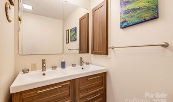 226 Wildflower Rd, Asheville, NC 28804