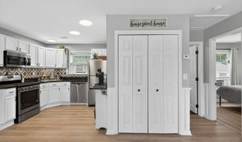 16 Clover Ln, Alloway, NJ 07418
